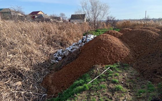 Одещина: балку, якою протікає струмок, засипали відходами (фото) «фото»
