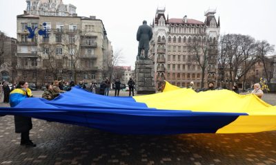 Сьогодні в Україні відзначають День Соборності: в Одесі розгорнули великий прапор (фото) «фото»