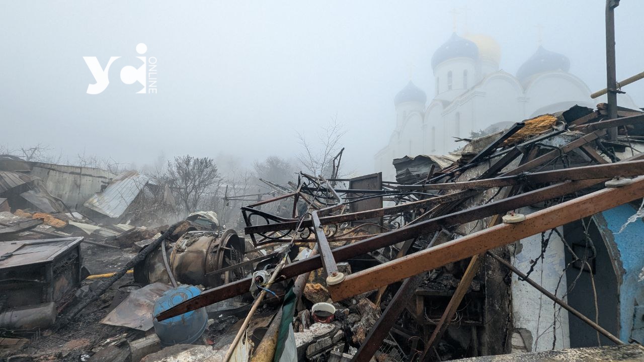 Нічна атака дронів на Одесу: БпЛА влучили по території монастиря та у приватний будинок, троє людей постраждали (фото) «фото»