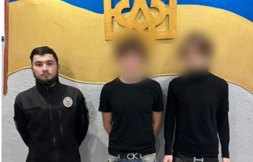 Одеські поліцейські встановили особу підлітка, який знущався з кота та фільмував це на відео «фото»