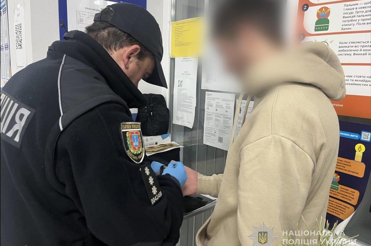 Напад через гроші: на Одещині зв’язали літнє подружжя та їхнього онука (фото, відео) «фото»