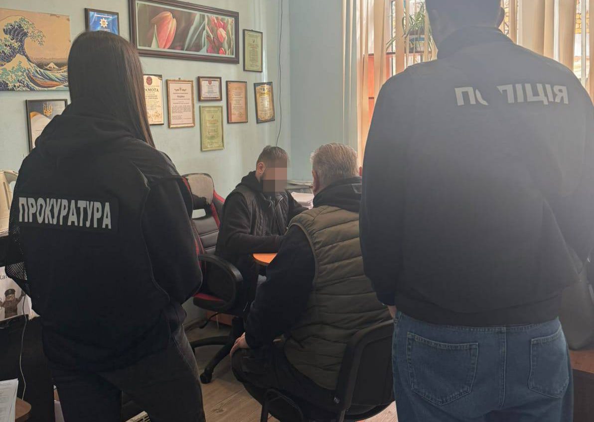 Посадовця Одеської міськради судитимуть за розтрату при закупівлі контейнерів (фото) «фото»