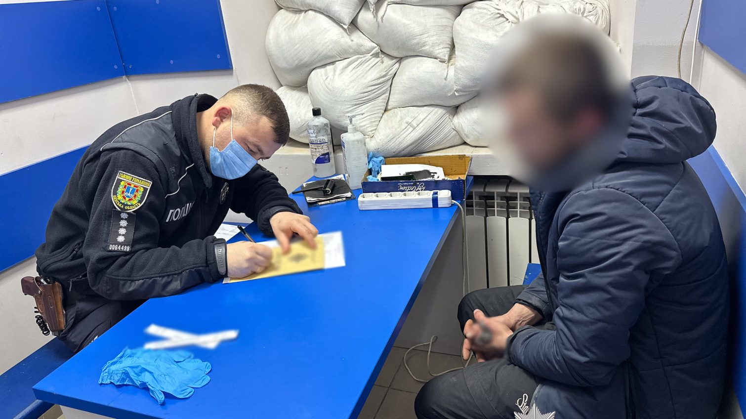 В Одесі чоловік пограбував таксиста, погрожуючи йому іграшковим пістолетом (фото, відео) «фото»