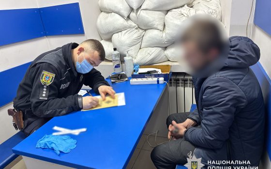 В Одесі чоловік пограбував таксиста, погрожуючи йому іграшковим пістолетом (фото, відео) «фото»