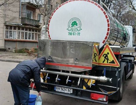 В Одесі через відсутність води організували підвіз технічної «фото»