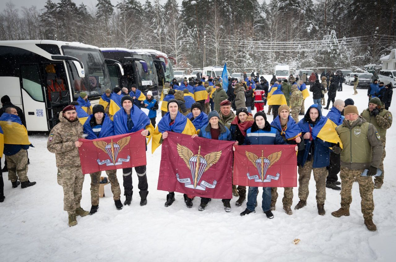 Троє захисників з Одещини повернулися додому після років російського полону «фото»