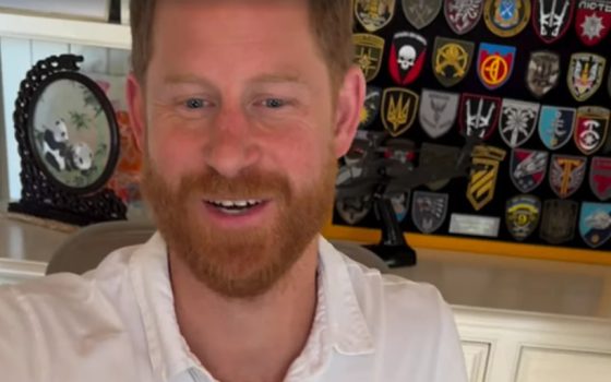 Принц Гаррі в кабінеті зберігає шеврони українських воїнів (відео) «фото»