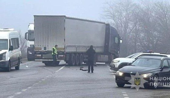 На трасі Одеса – Рені сталася аварія за участю маршрутки та двох авто: рух ускладнений «фото»