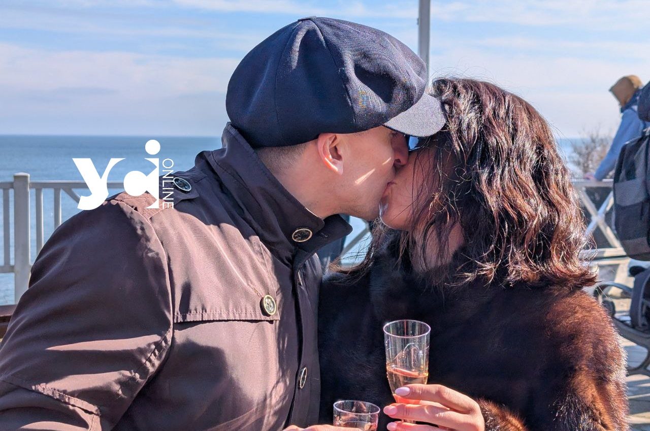 В Одесі встановили рекорд за найбільшою кількістю пар, які цілуються на березі моря «фото»