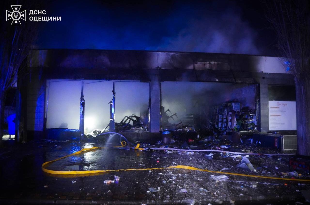 Вночі рф вкотре атакувала енергетичний об’єкт та житлові будинки в Одесі: поранення отримали два чоловіки (фото) «фото»